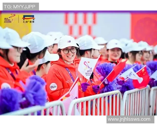 南京城市马拉松精彩点评：滑板队展现卓越团队协作精神与拼搏风采